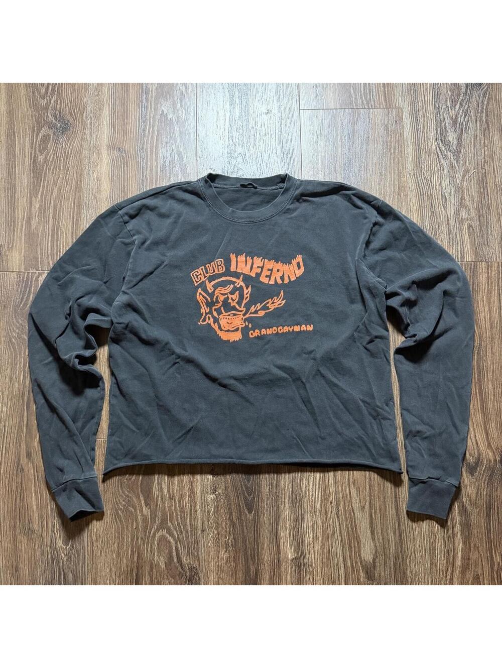 Club Inferno Grand Cayman long sleeve cropped graphic tee